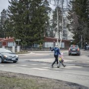 Erilaisia tienkäyttäjiä liikenteessä.