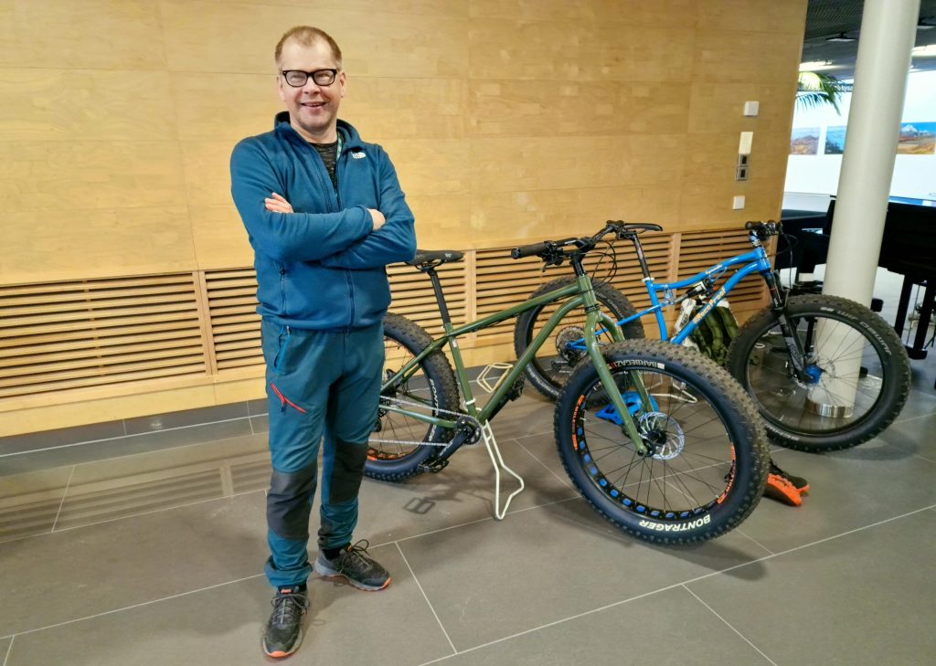Anders Holmberg leder cykelbyggnadskurser vid Karlebynejdens institut. 