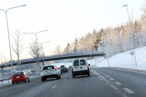 Autoja talviliikenteessä