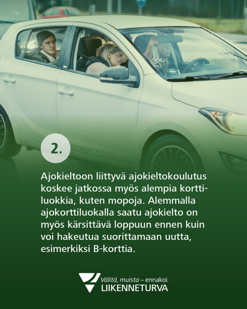 Kuvassa nuoria autossa ja kuvan päällä tekstiä Liikenneturvan blogikirjoituksesta.