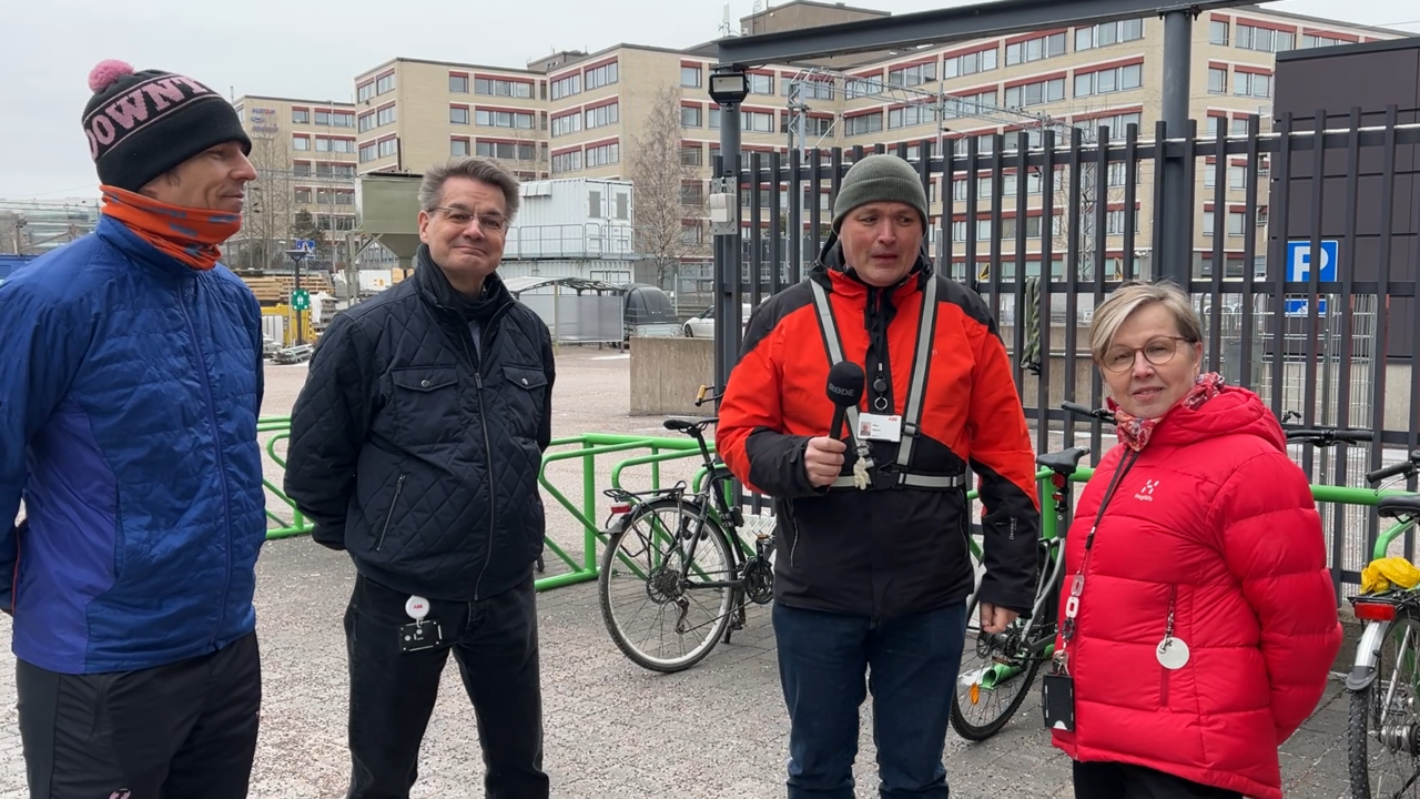 Osa ABB:n työmatkaturvallisuusryhmästä kuvassa.